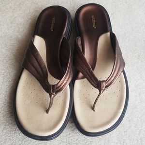 Bronze colord casual flip flops
